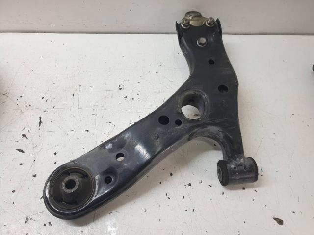 4806802130 TOYOTA Brazo inferior derecho de la suspensión delantera comprar Bilbao
