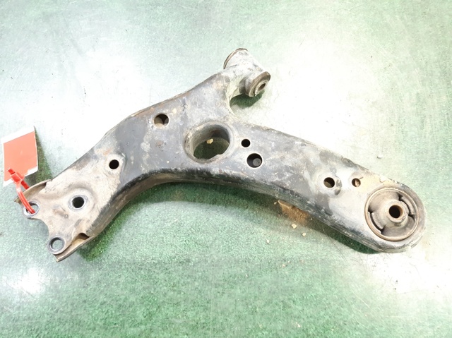 4806802130 Brazo inferior derecho de la suspensión delantera  disponible Utrera