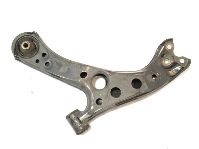 4806802410 TOYOTA Brazo inferior derecho de la suspensión delantera  en stock Gandía