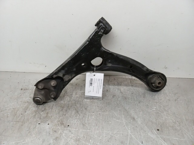 TOYOTA 480680F010 Brazo inferior derecho de la suspensión delantera  en stock Terrassa