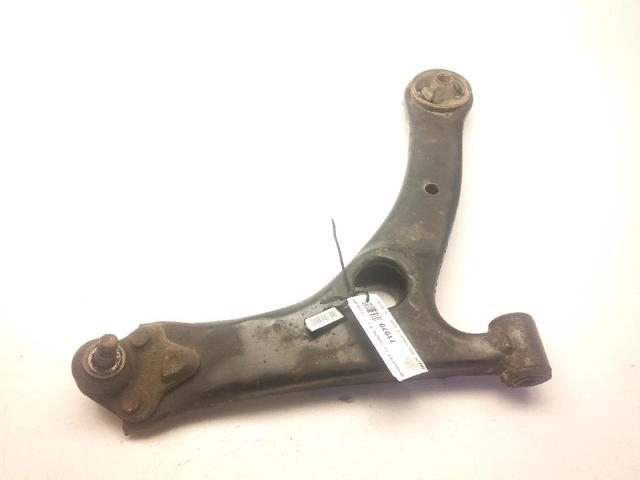 4806813010 Brazo inferior derecho de la suspensión delantera  disponible Utrera