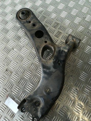 4806842050 TOYOTA Brazo inferior derecho de la suspensión delantera comprar Alcalá