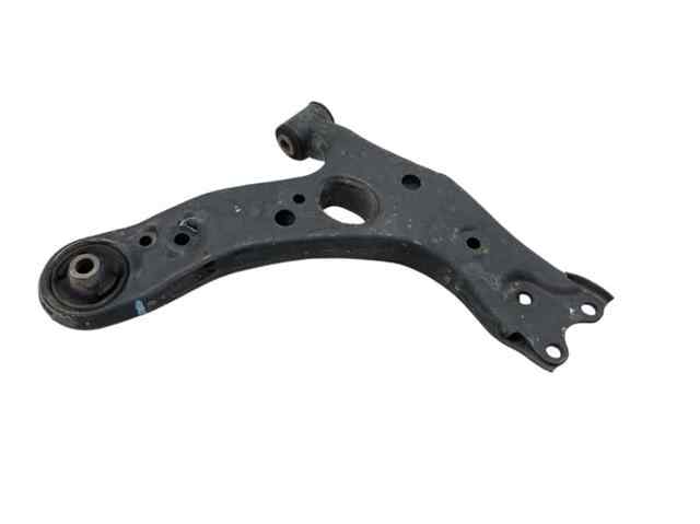 4806902130 TOYOTA Brazo inferior izquierdo de la suspensión delantera  en stock Gandía