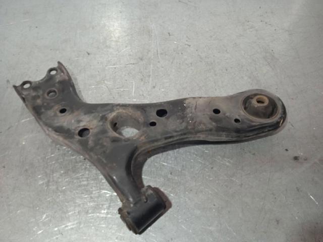 4806902130 TOYOTA Brazo inferior izquierdo de la suspensión delantera  disponible Vigo