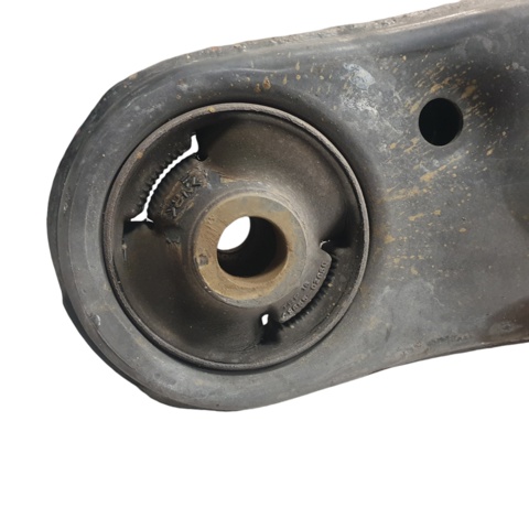 4806902130 Brazo inferior izquierdo de la suspensión delantera  disponible Utrera