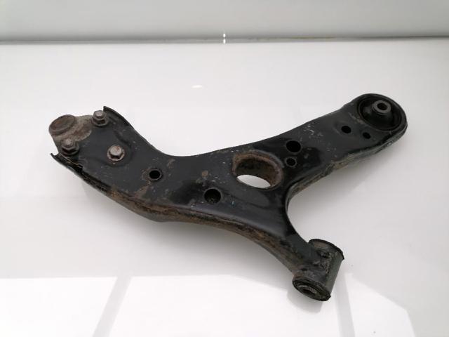 4806902130 TOYOTA Brazo inferior izquierdo de la suspensión delantera  en stock Gandía
