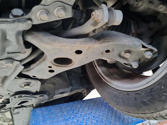4806902130 TOYOTA Brazo inferior izquierdo de la suspensión delantera  en stock Gandía