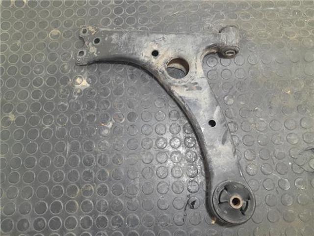 4806905070 TOYOTA Brazo inferior izquierdo de la suspensión delantera  en stock Gandía