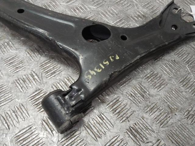 480690F010 Brazo inferior izquierdo de la suspensión delantera  disponible Burgos