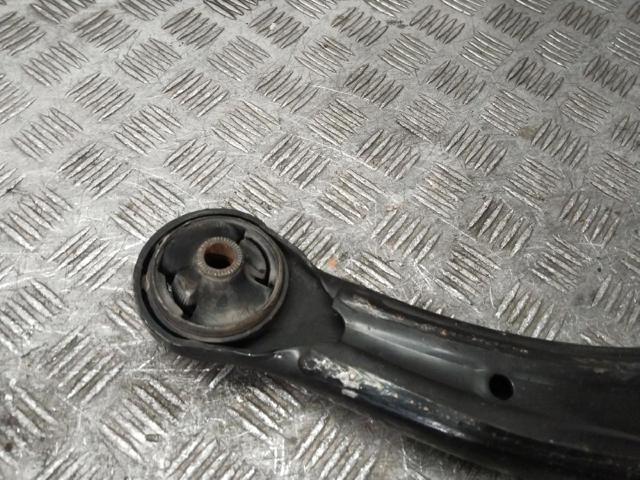 480690F010 TOYOTA Brazo inferior izquierdo de la suspensión delantera  en stock Huelva