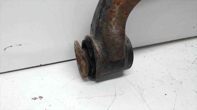 480690K040 Brazo inferior izquierdo de la suspensión delantera comprar Almería