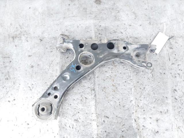 4806910110 Brazo inferior izquierdo de la suspensión delantera comprar Sevilla