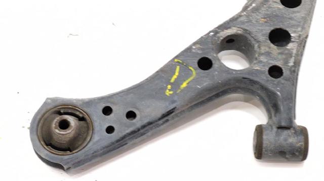4806910110 TOYOTA Brazo inferior izquierdo de la suspensión delantera  en stock Córdoba
