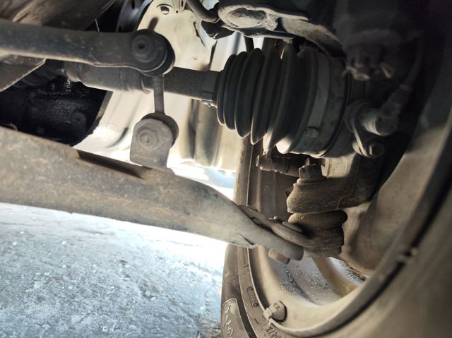 4806913010 Brazo inferior izquierdo de la suspensión delantera  disponible Burgos