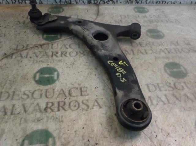Brazo inferior izquierdo de la suspensión delantera 4806942040 TOYOTA