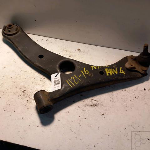 4806942040 TOYOTA Brazo inferior izquierdo de la suspensión delantera comprar Bilbao