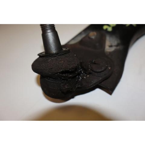 TOYOTA 4806942040 Brazo inferior izquierdo de la suspensión delantera  en stock Terrassa