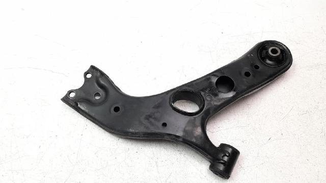 4806942060 Brazo inferior izquierdo de la suspensión delantera  disponible Utrera