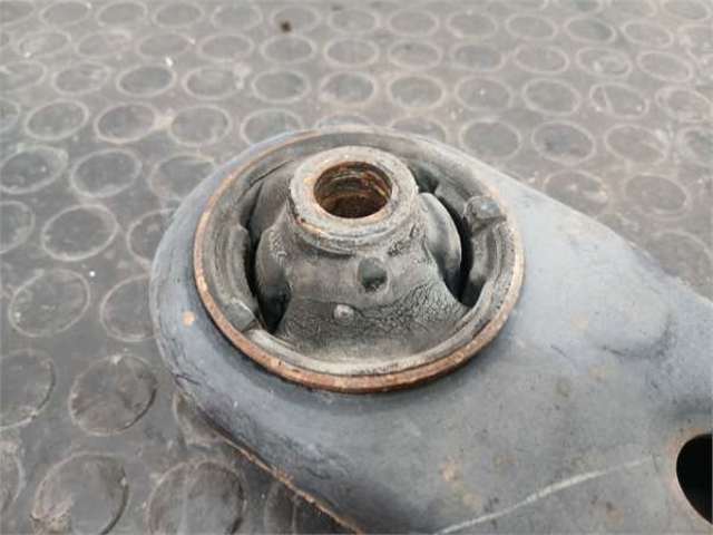 4806947050 TOYOTA Brazo inferior izquierdo de la suspensión delantera comprar Alcalá