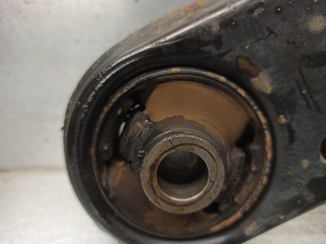4806947050 Brazo inferior izquierdo de la suspensión delantera comprar Almería