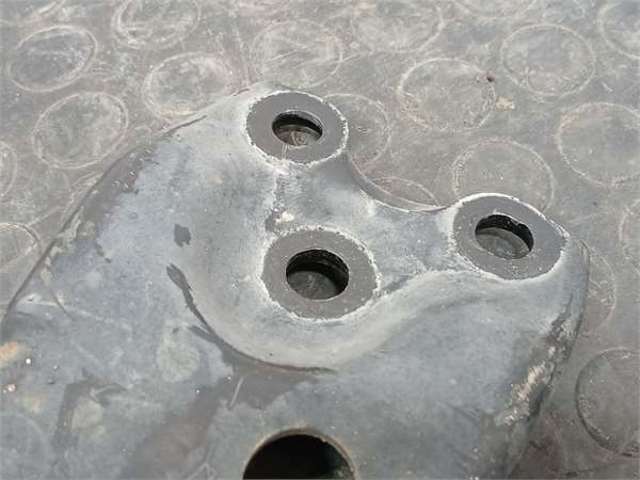 4806947050 Brazo inferior izquierdo de la suspensión delantera  en stock Sabadell