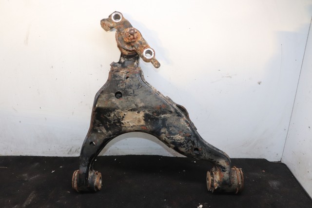 TOYOTA 4806960010 Brazo inferior izquierdo de la suspensión delantera  en stock Terrassa