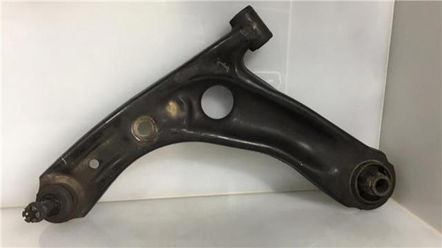 48069K0020 Brazo inferior izquierdo de la suspensión delantera comprar Girona