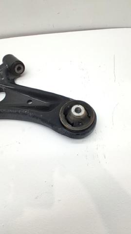 48069K0020 Brazo inferior izquierdo de la suspensión delantera  en stock Sabadell