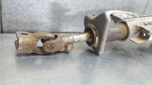 Eje inferior de la columna de dirección 480805X10A NISSAN