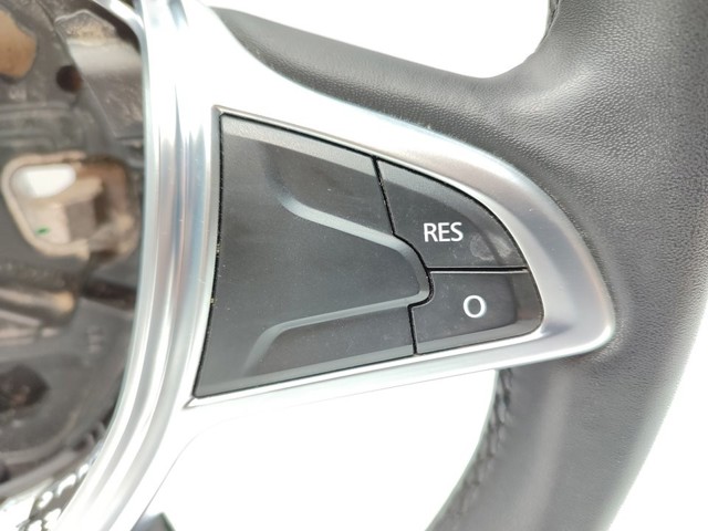 RENAULT 484007478R Volante  en stock Terrassa
