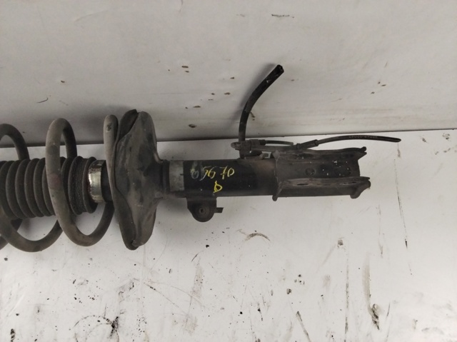 4851002211 TOYOTA Amortiguador delantero derecho  disponible Ourense