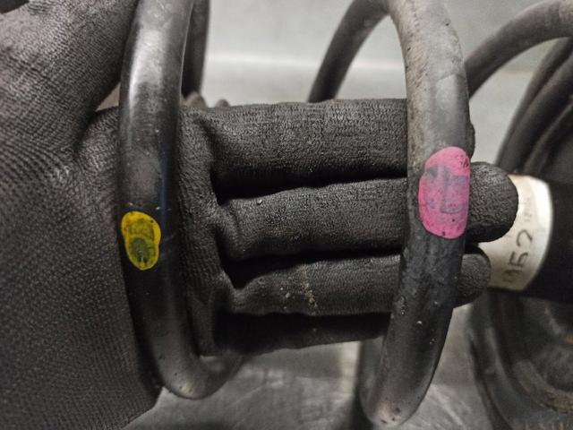 4851002211 TOYOTA Amortiguador delantero derecho  en stock Huelva