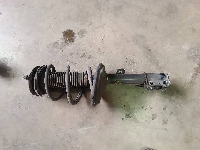 Amortiguador frontal izquierdo 4852048100 TOYOTA