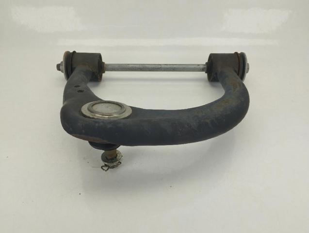 486100K040 TOYOTA Brazo superior derecho de la suspensión delantera comprar Alcalá