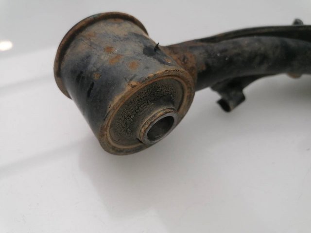 486100K040 TOYOTA Brazo superior derecho de la suspensión delantera  comprar en Lleida