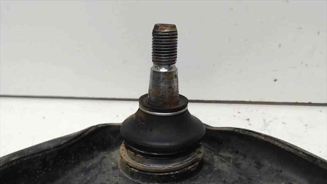 486100K040 Brazo superior derecho de la suspensión delantera  disponible Málaga