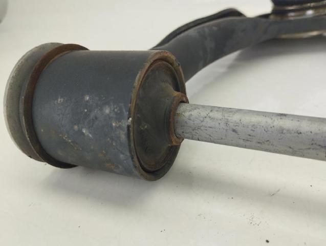 TOYOTA 486100K040 Brazo superior derecho de la suspensión delantera  disponible Lugo
