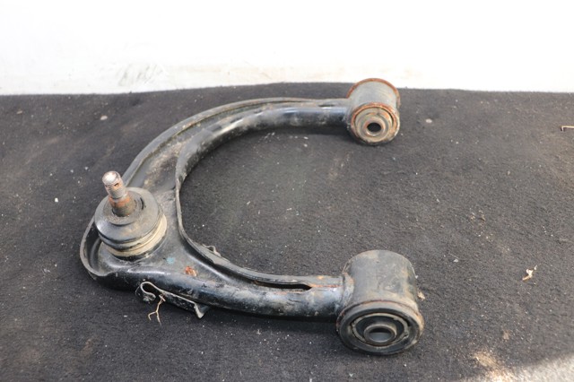 4861060070 TOYOTA Brazo superior derecho de la suspensión delantera  en stock Córdoba