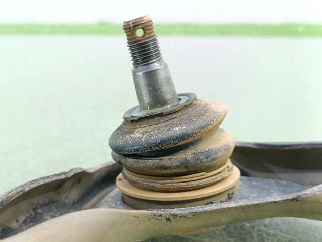 4861060070 Brazo superior derecho de la suspensión delantera  comprar en Reus