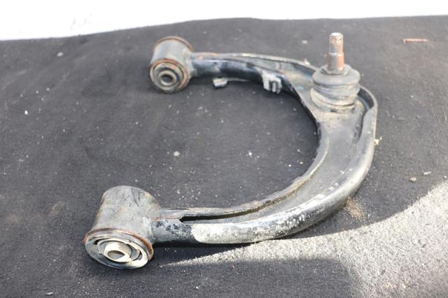 4861060070 Brazo superior derecho de la suspensión delantera  disponible Burgos