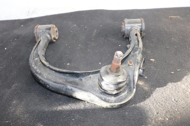 4861060070 TOYOTA Brazo superior derecho de la suspensión delantera comprar Alcalá