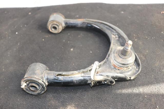 4863060020 TOYOTA Brazo superior izquierdo de la suspensión delantera comprar Madrid