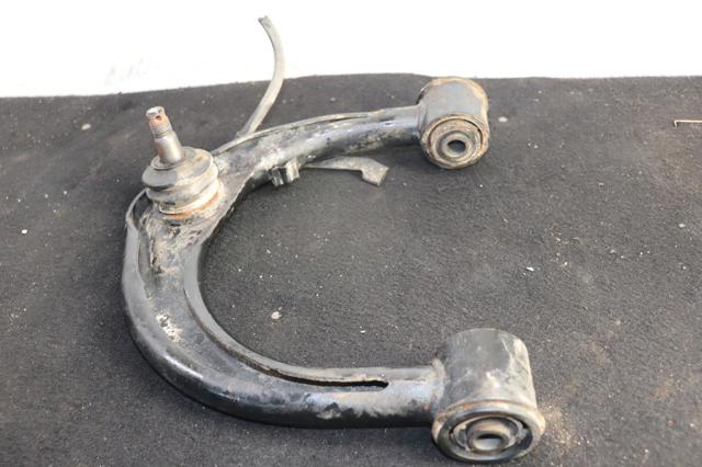 4863060020 TOYOTA Brazo superior izquierdo de la suspensión delantera  en stock Gandía