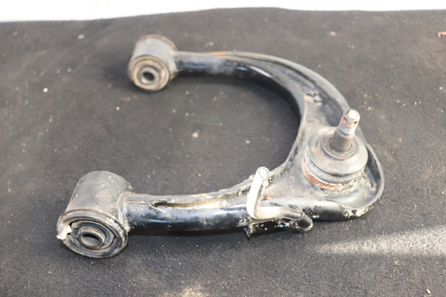 4863060020 Brazo superior izquierdo de la suspensión delantera  comprar en Pontevedra