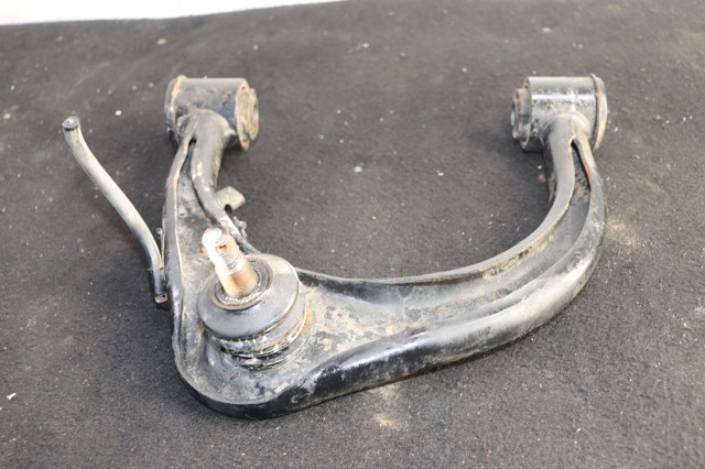 4863060020 Brazo superior izquierdo de la suspensión delantera  comprar en Reus