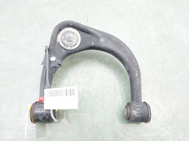 4863060040 Brazo superior izquierdo de la suspensión delantera  disponible Utrera