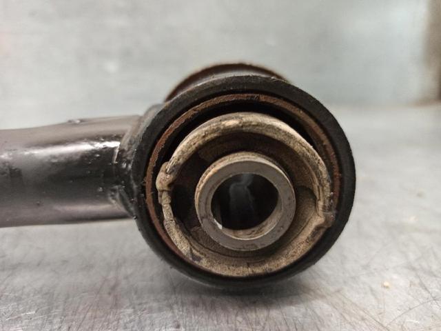 4863060040 TOYOTA Brazo superior izquierdo de la suspensión delantera comprar Alcalá
