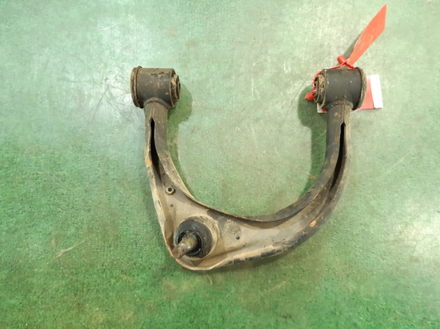 4863060040 TOYOTA Brazo superior izquierdo de la suspensión delantera  disponible Ourense