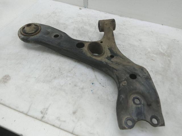 Silentblock de suspensión delantero inferior Toyota RAV4 3 A3