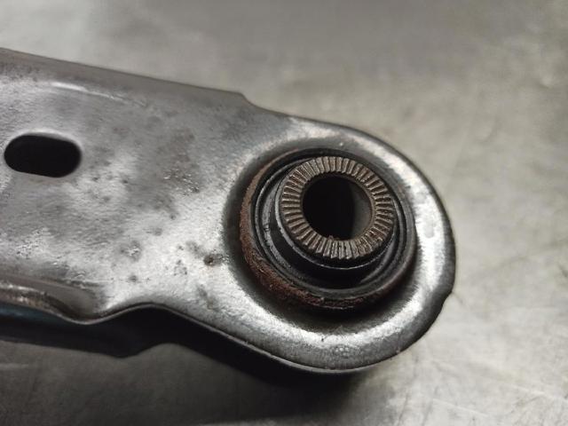 4874005060 TOYOTA Brazo transversal izquierdo de suspensión trasera  en stock Gandía